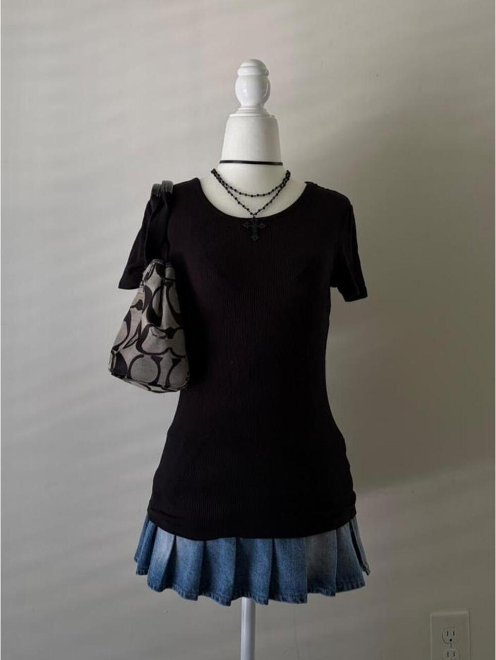Vintage Y2K Bebe Black Ribbed Fitted Baby Tee | 2000s Stretch Basic